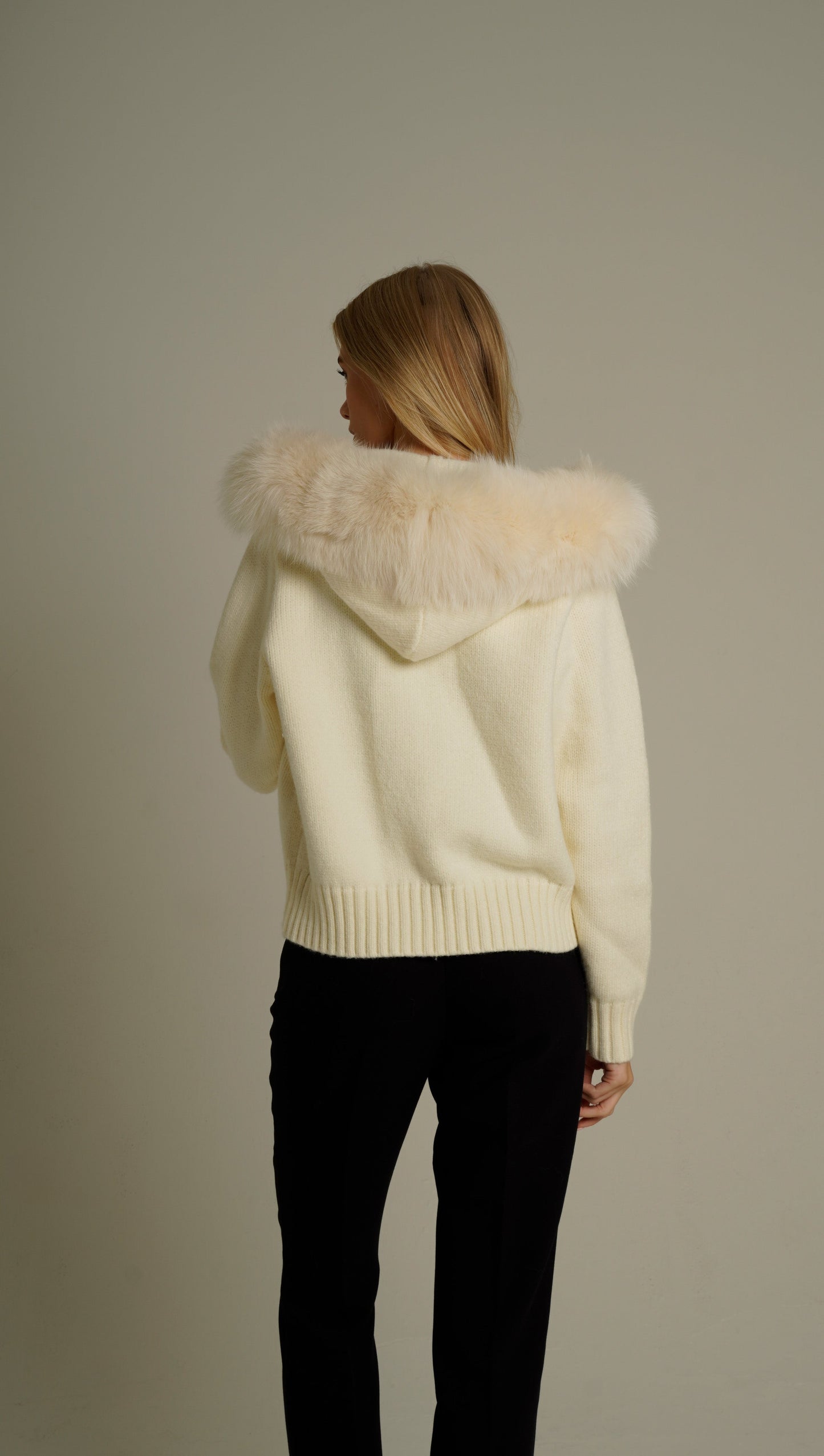 THE CLOUD KNIT COAT